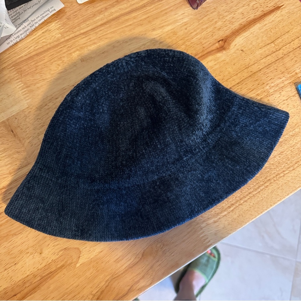 Friends of friends chenille bucket hat navy
